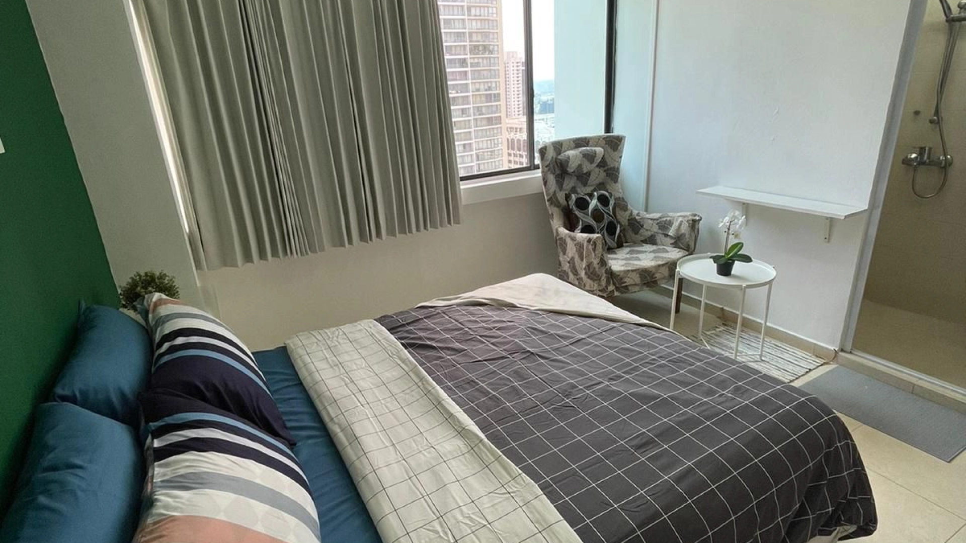 Lucky Plaza Apartments